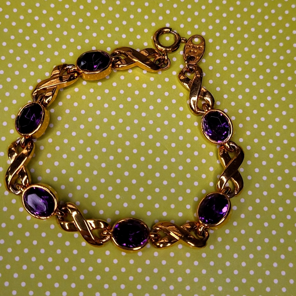 Avon - Picture 3 of 5